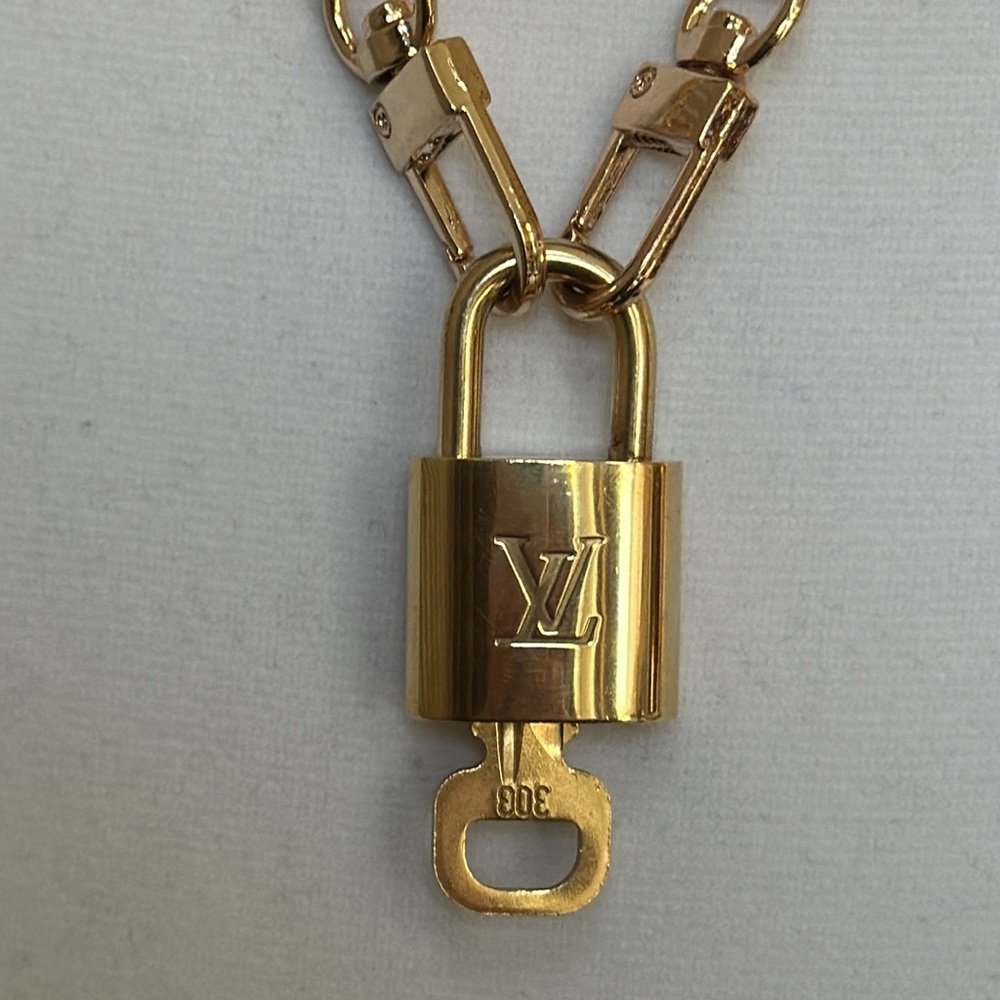 LV Lock & Key #303 with Unbranded Chain - Picture 5 of 11